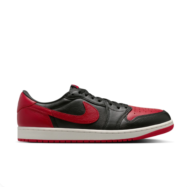 Nike Black & Red Low-Top Sneakers with Cream Midsole