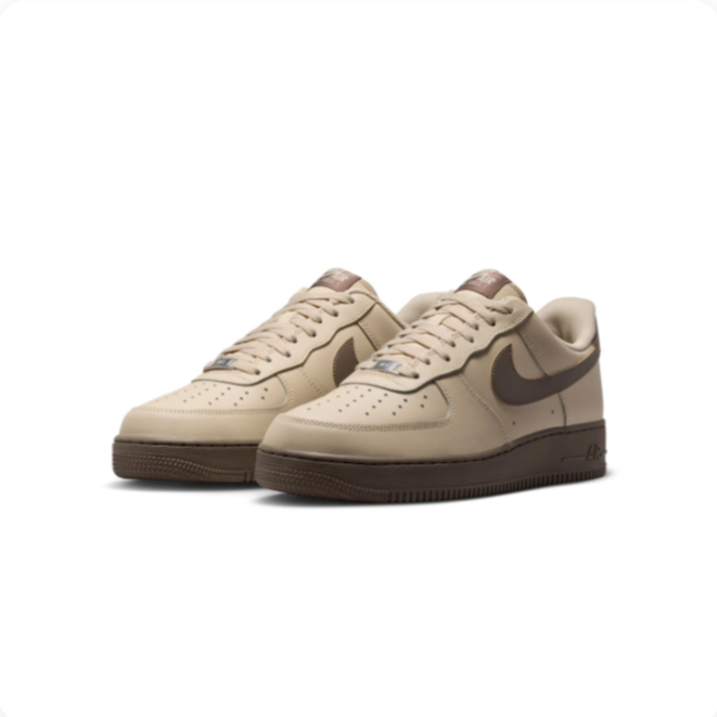 Nike Beige & Brown Low-Top Sneakers with Tonal Laces